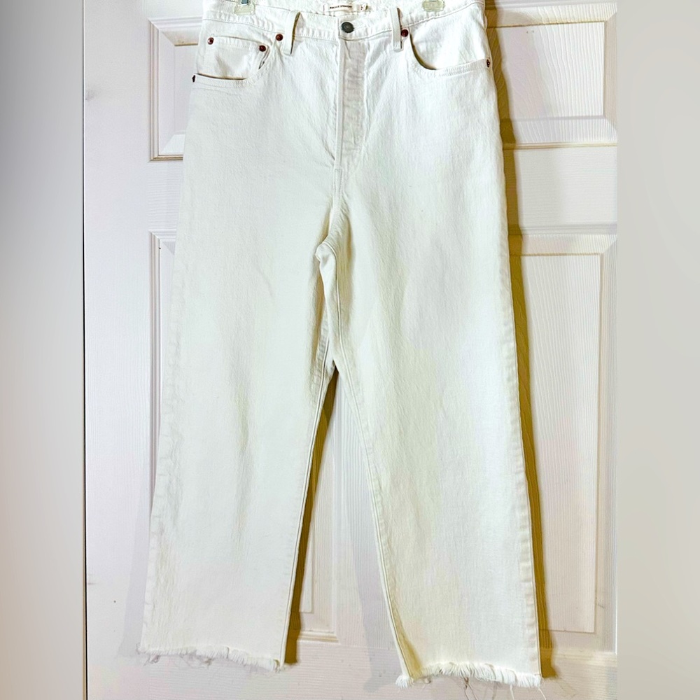 EUC Levi's Men's Classic White‎ Jeans Size 32
